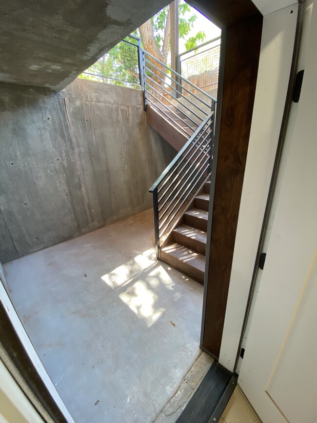 Building Photo - 513 E 200 S
