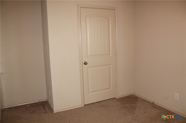 Building Photo - 1405 Redbridge Dr