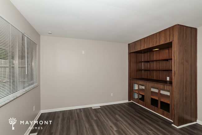 Building Photo - 110 Bayham Dr