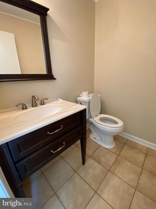 Foto del edificio - 8701 Point of Woods Dr