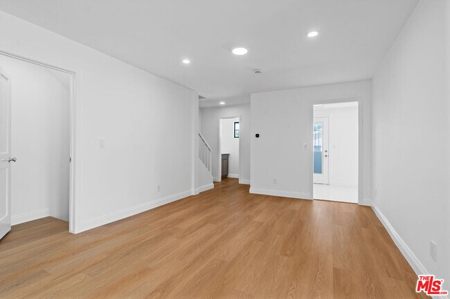 Building Photo - 2541 Stoner Ave