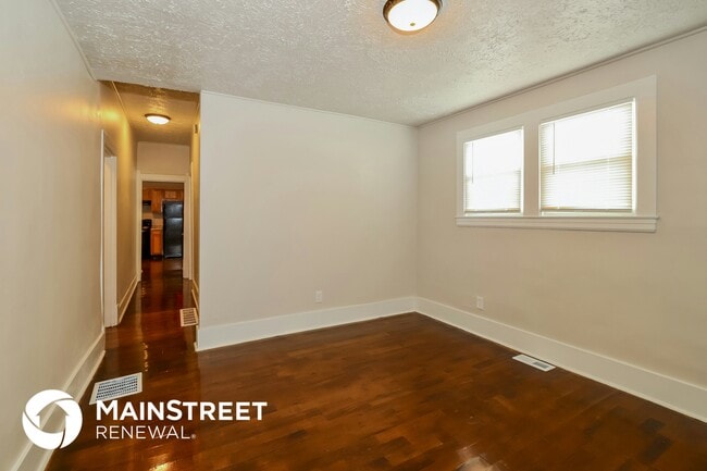 Building Photo - 3732 River Park Dr