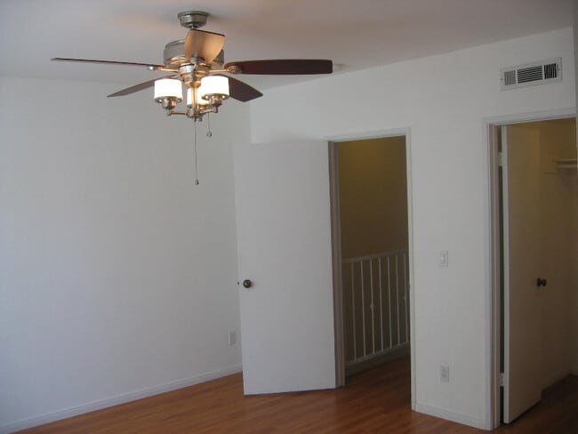 Building Photo - 558 Evergreen St