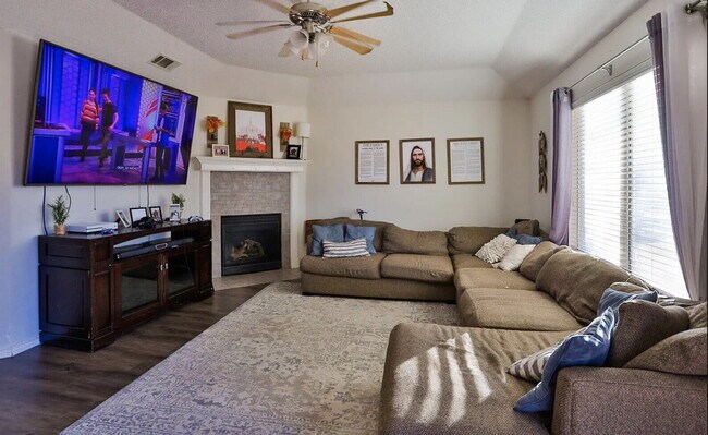 Foto del edificio - Rare South Lubbock Deal!