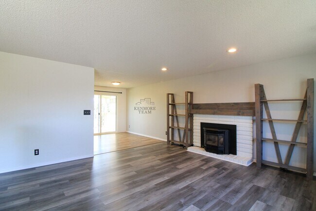 Building Photo - 4 Bedroom, 2 Bath + Office Home in West Richland