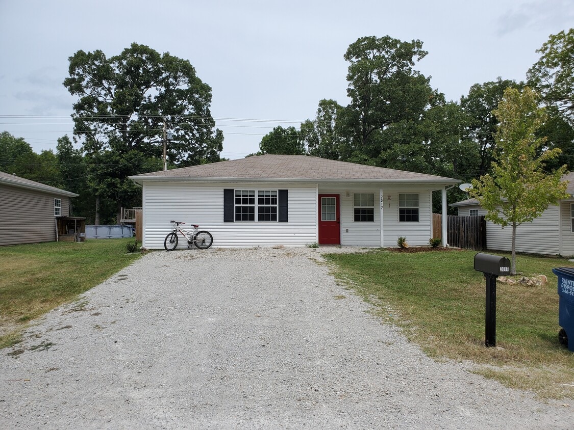 Primary Photo - 2017 Campground Rd