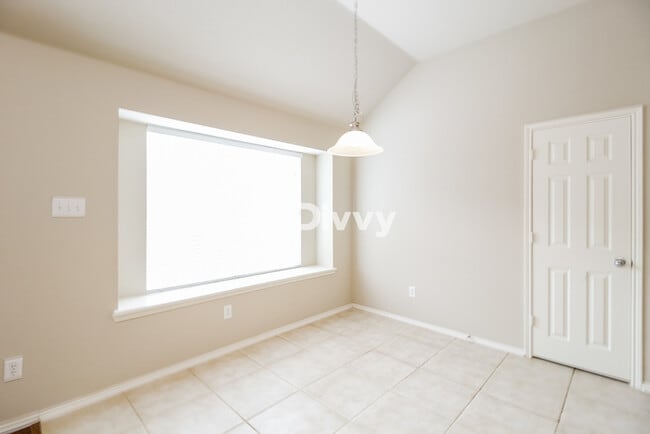 Building Photo - 3711 Redwood Cir