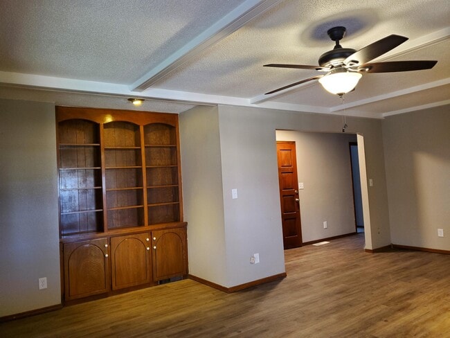 Building Photo - 2844 Sunnybrook Ln