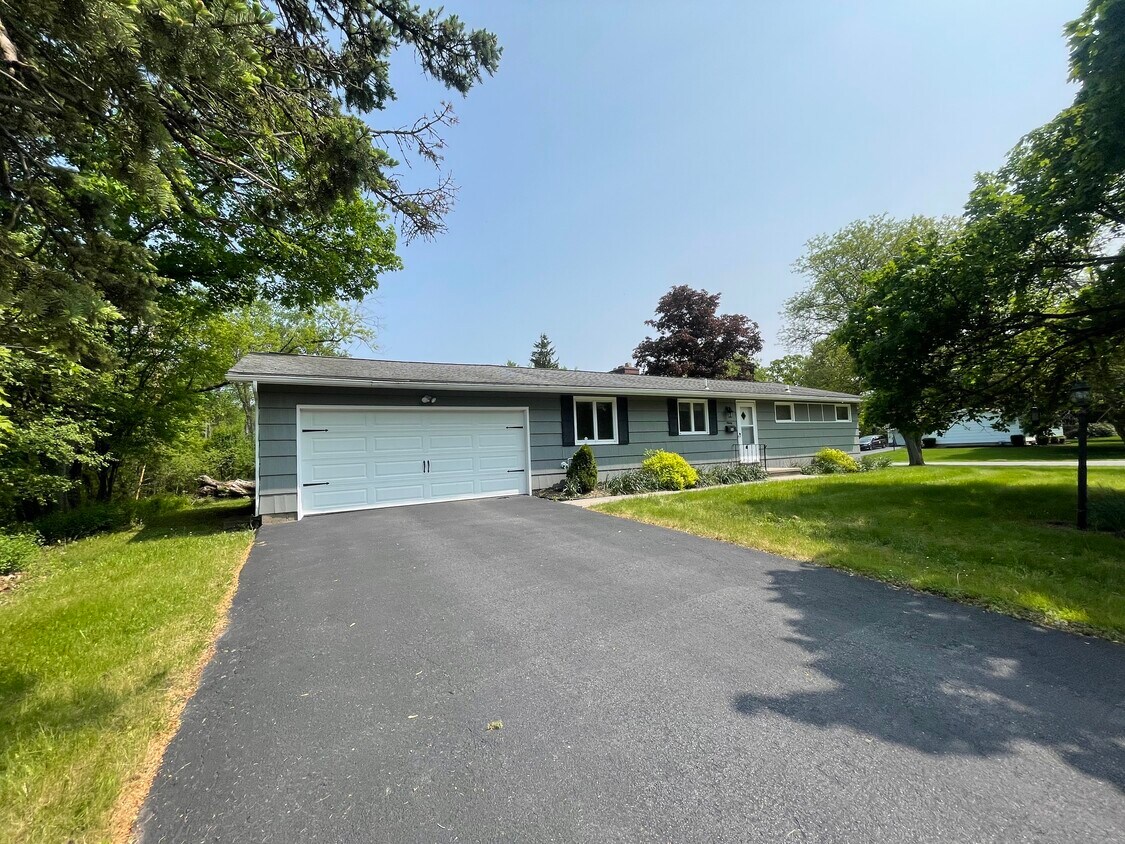 Primary Photo - 90 Fairfield Dr