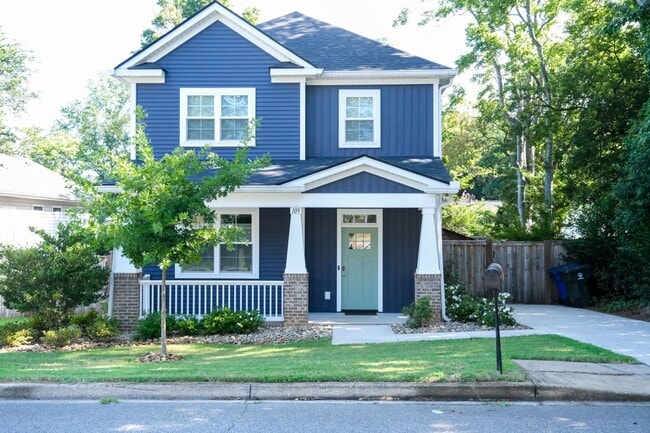 Like-new 3 bedroom, 2.5 bath house with an organic pond! - Like-new 3 bedroom, 2.5 bath house with an organic pond!