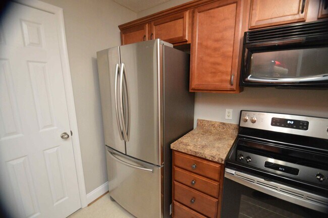 Building Photo - 623 Wyndhurst Dr. #205