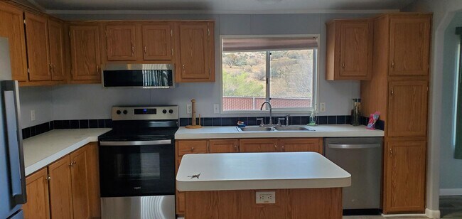 Foto del edificio - 472 N Rocky Rd