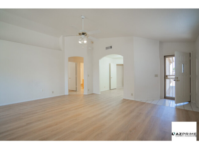 Foto del edificio - Welcome to this exquisite 2/2 Peoria home ...