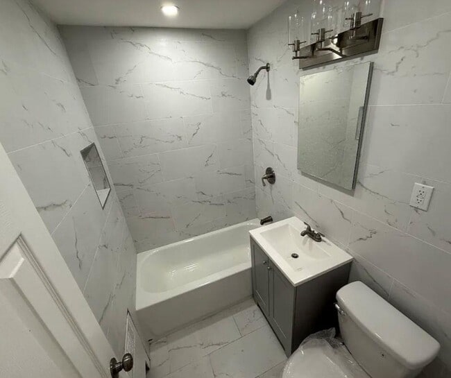 Building Photo - 430 W 259th St