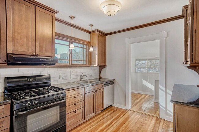 Building Photo - Wash Park Duplex Available Immediately