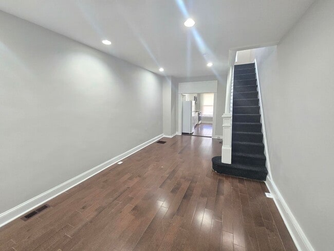 Foto del edificio - 402 N Curley St