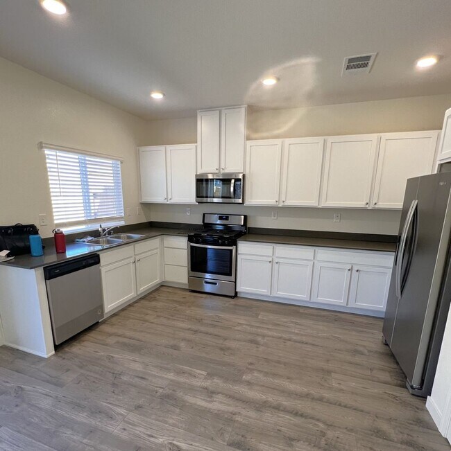 Foto del edificio - 443 Antares St