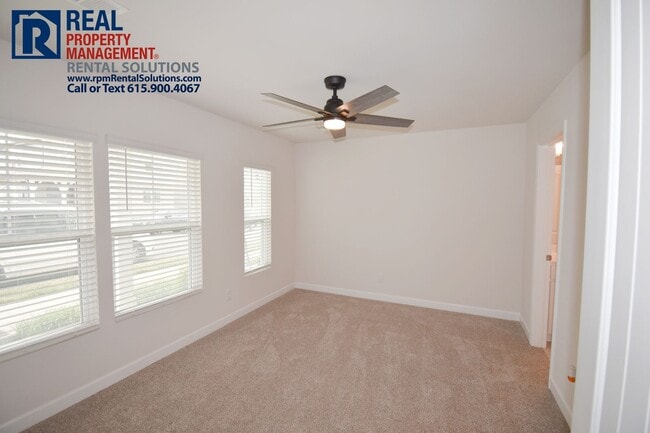 Building Photo - Stylish 3-Story End Unit Townhome – 3 Beds, 3 Baths, 2-Car Garage! Water, washer/dryer, landscapi...