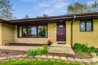 Building Photo - 6027 Lincoln Ave