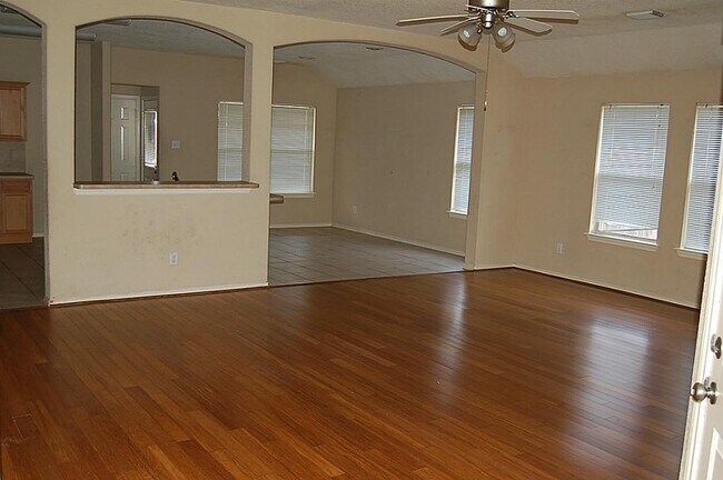 Foto del edificio - 22023 Thorngrove Ln