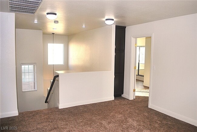 Building Photo - 10031 Cranbrook Falls Ct