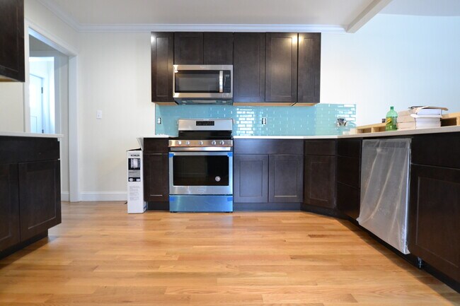 Building Photo - 37 1st St