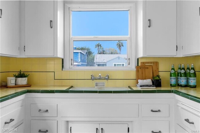 Foto del edificio - 3 br, 1 bath House - 1612 Harkness St