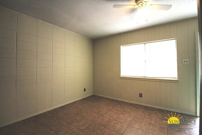 Building Photo - Efficient 2 Bedroom Duplex in Fort Walton Beach