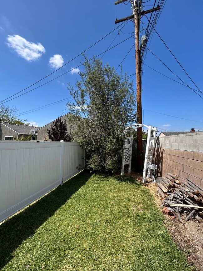 Building Photo - 4432 Falcon Ave