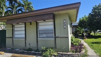Building Photo - 808 NE 10th St