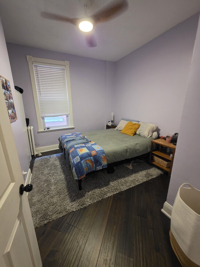 Fan light w remote 2dcc hardwood floors - 420 Stewart St