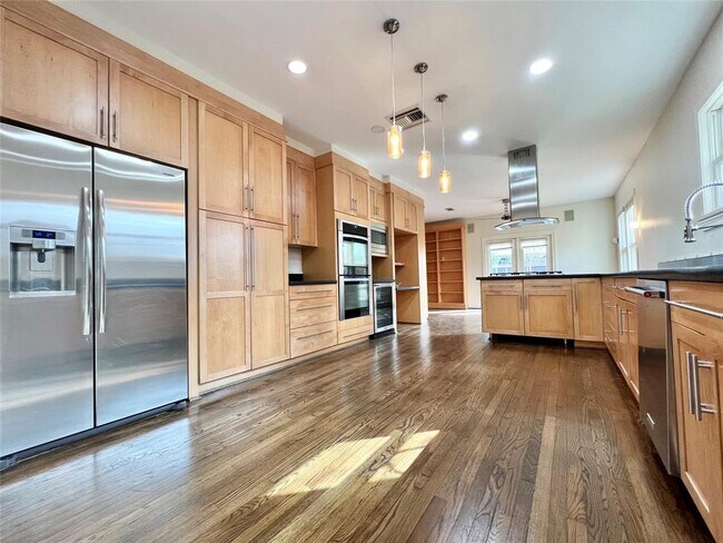 Foto del edificio - 2321 Wroxton Rd