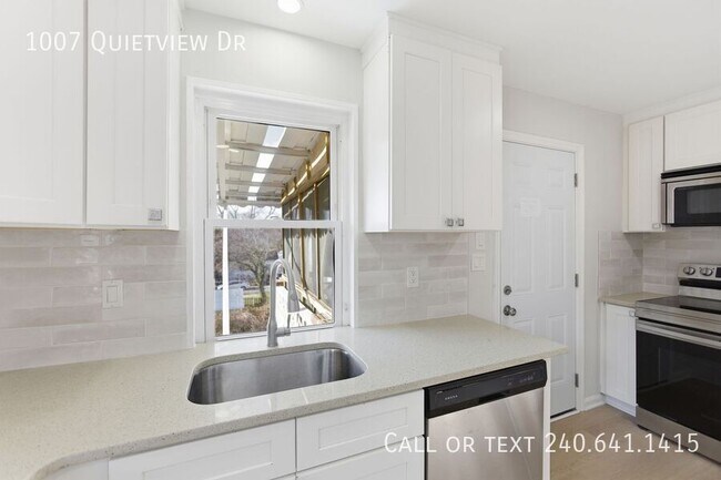 Foto del edificio - 1007 Quiet View Dr