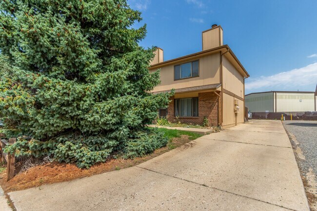 Foto del edificio - 1316 Holly Ave