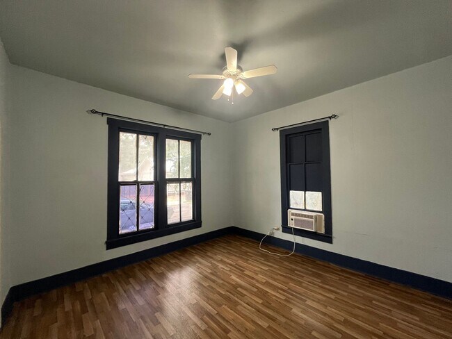 Foto del edificio - 213 Cadwallader St