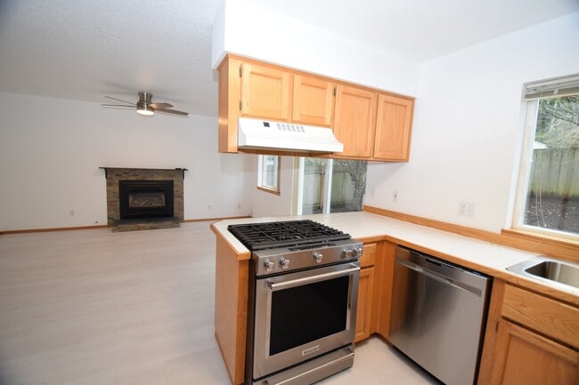 Building Photo - 4534 SW Pasadena St