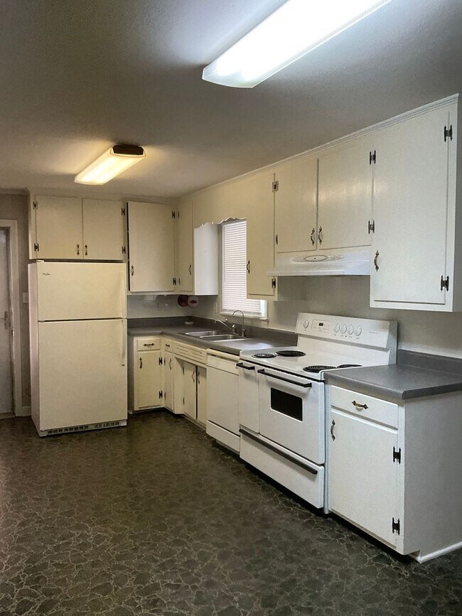 Foto del edificio - Available Now!!! Spacious Four bedroom home in Gastonia.