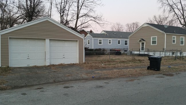 Building Photo - 418 S 38th St