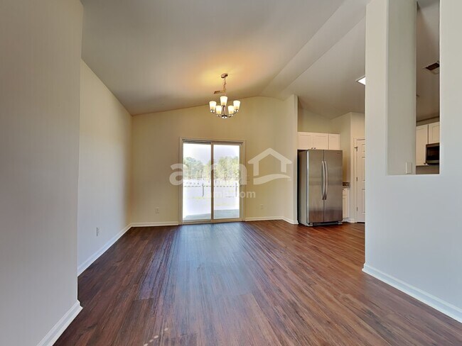 Foto del edificio - 132 Spring Lakes Dr