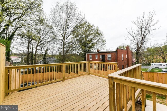 Building Photo - 707 Congress St SE