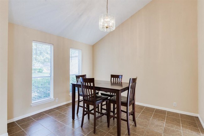 Building Photo - 2302 Gray Falls Dr