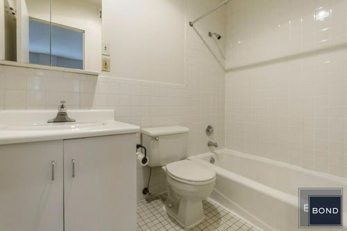 Building Photo - 239 E 53rd St