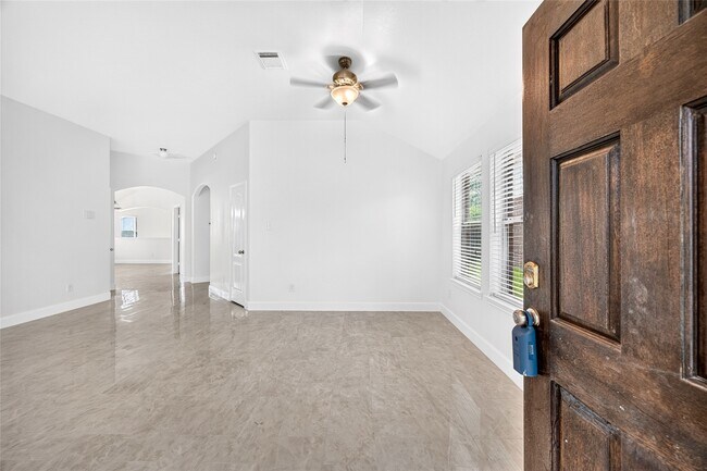Foto del edificio - 2606 Cypress Springs Dr