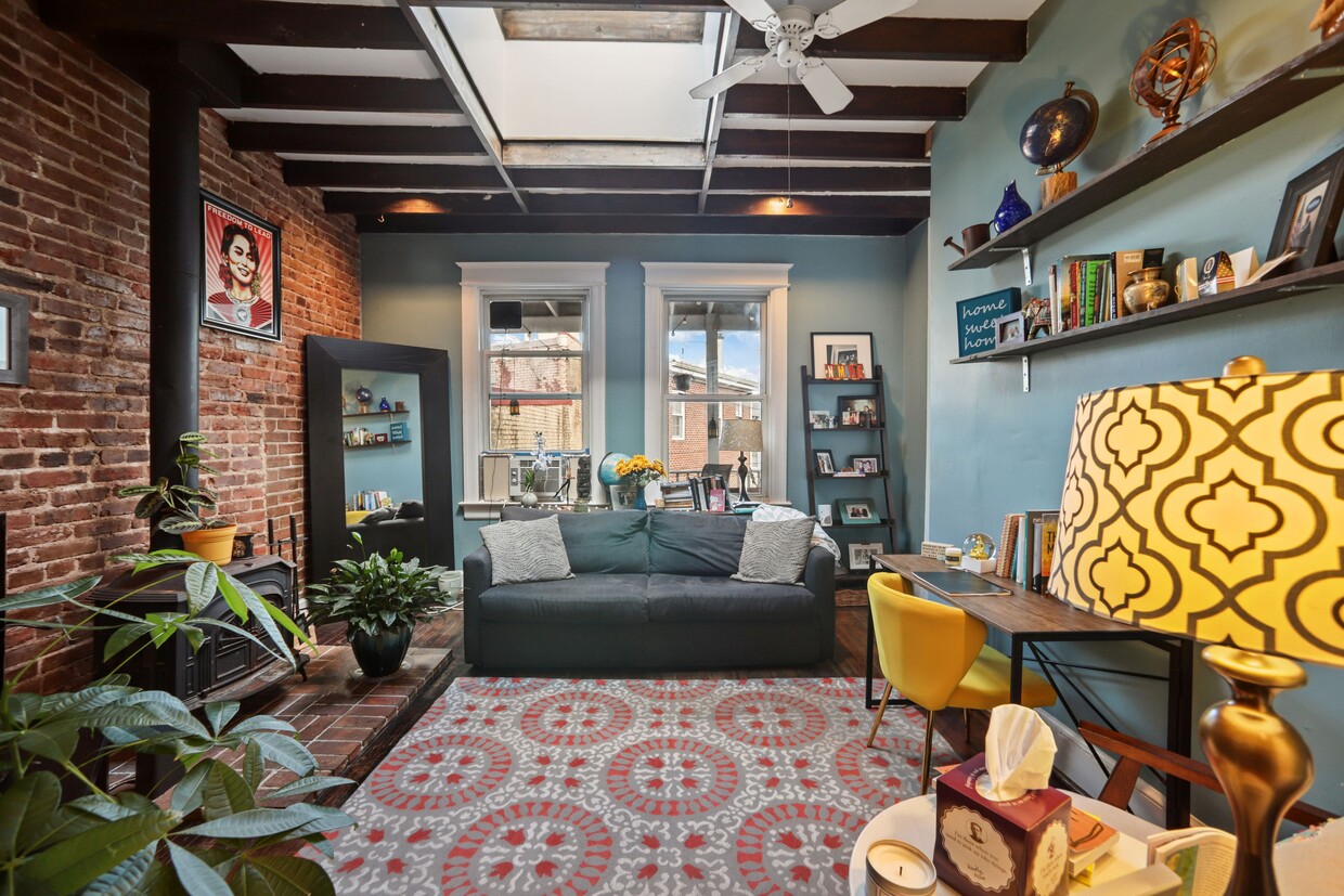 Ample Natural Light - 710 Maryland Ave NE