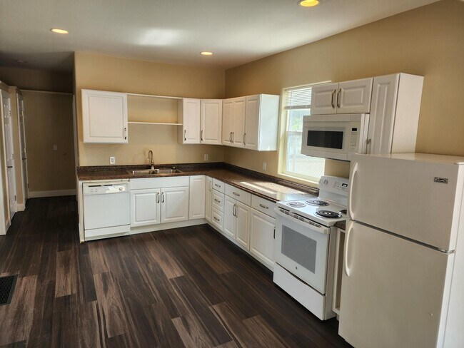 kitchen - 108 W Idaho Ave