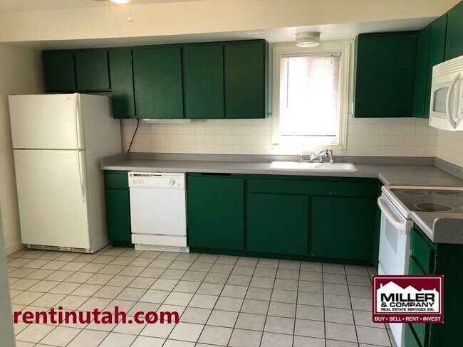 Foto del edificio - Cute Salt Lake 2 Bedroom Bungalow For Rent!