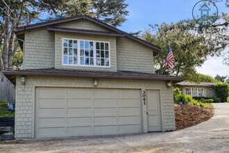 Building Photo - 3041 Bird Rock Rd