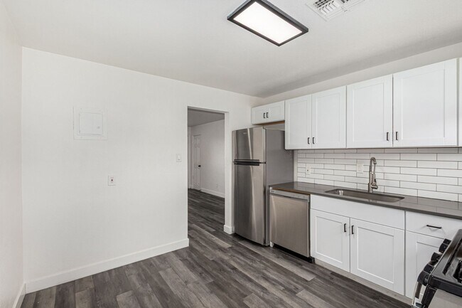 Foto del edificio - Two Bedroom with Washer/dryer! - 4 Weeks of Free Rent!