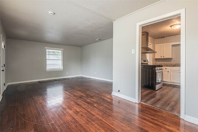 Foto del edificio - 5818 Glenhurst Dr