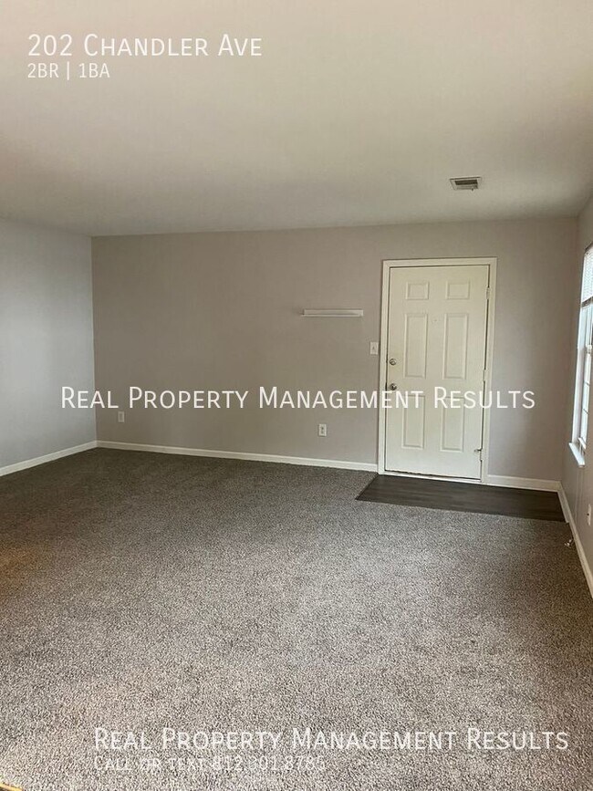 Foto del edificio - 2 Bedroom, 1 Bath, Mulberry Square Apartme...
